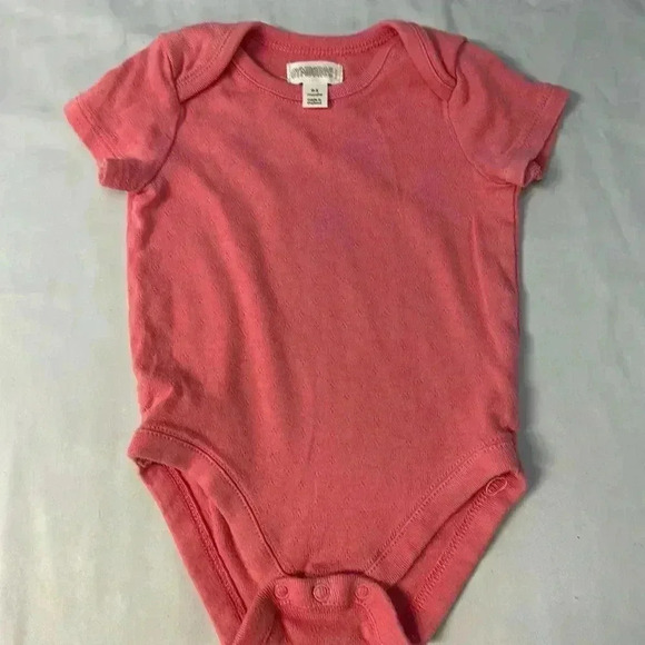 Gymboree - short sleeve newborn baby onesie.  Size 0-3 months - Picture 1 of 3